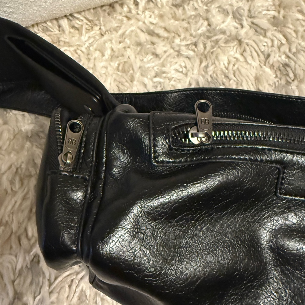 Black Leather Utility Bag - Picture 5 of 15